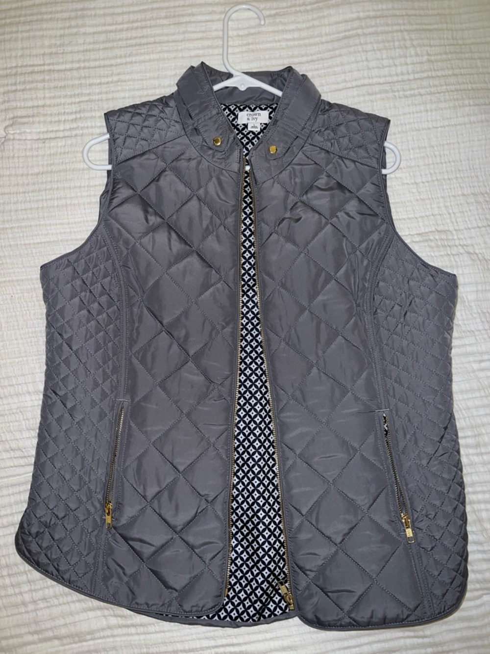 crown & ivy Gray Quilted Vest with Geometric Lining